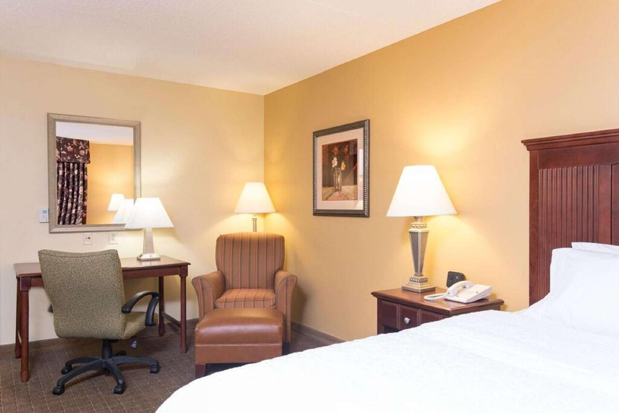 Hampton Inn Schenectady Downtown Екстериор снимка