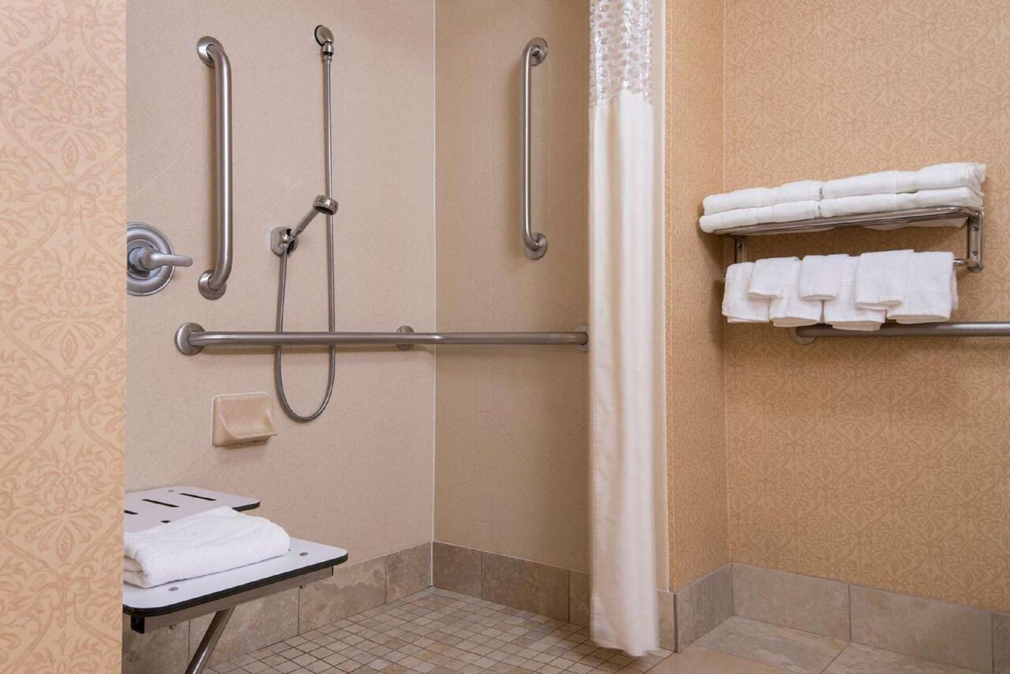 Hampton Inn Schenectady Downtown Екстериор снимка