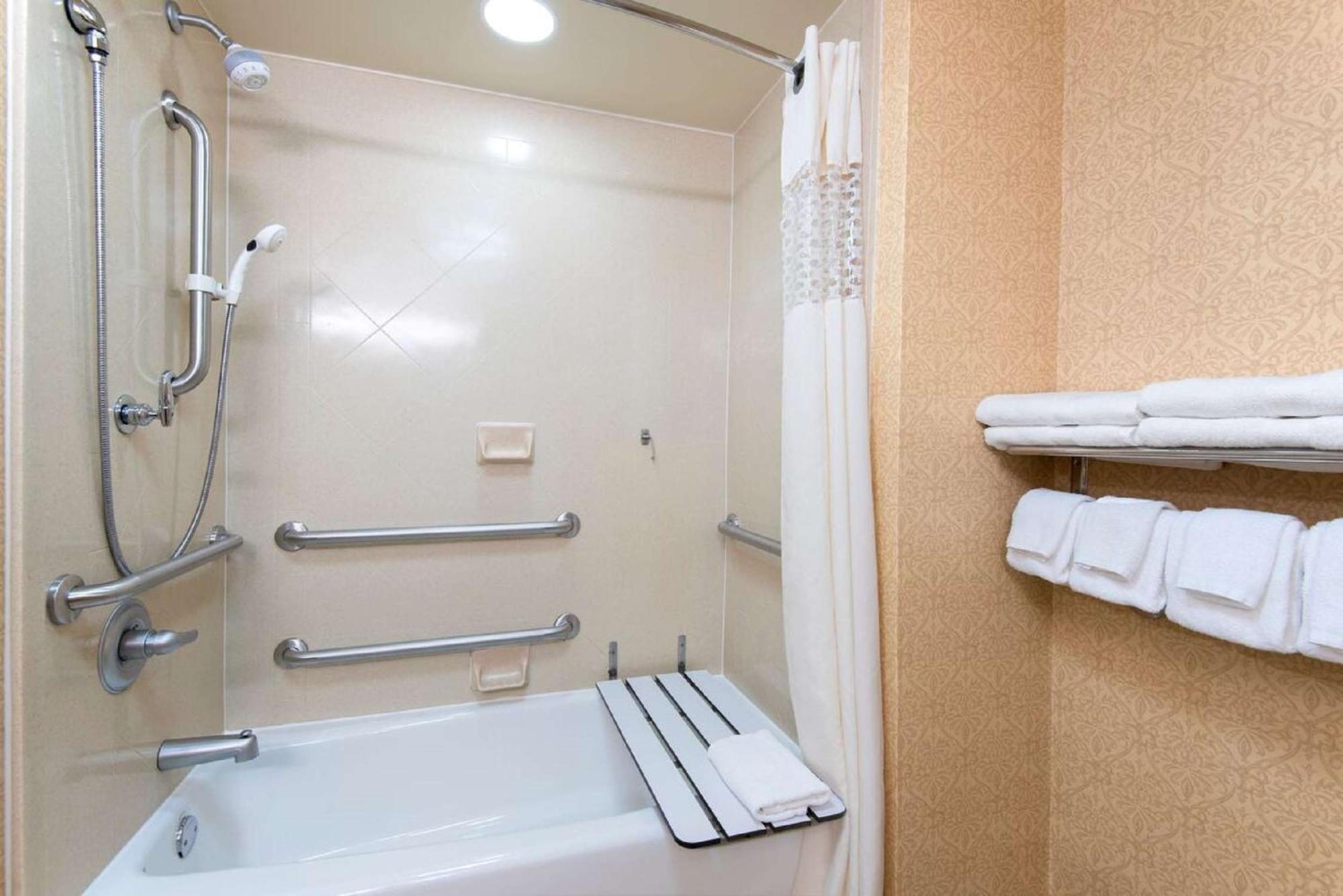 Hampton Inn Schenectady Downtown Екстериор снимка