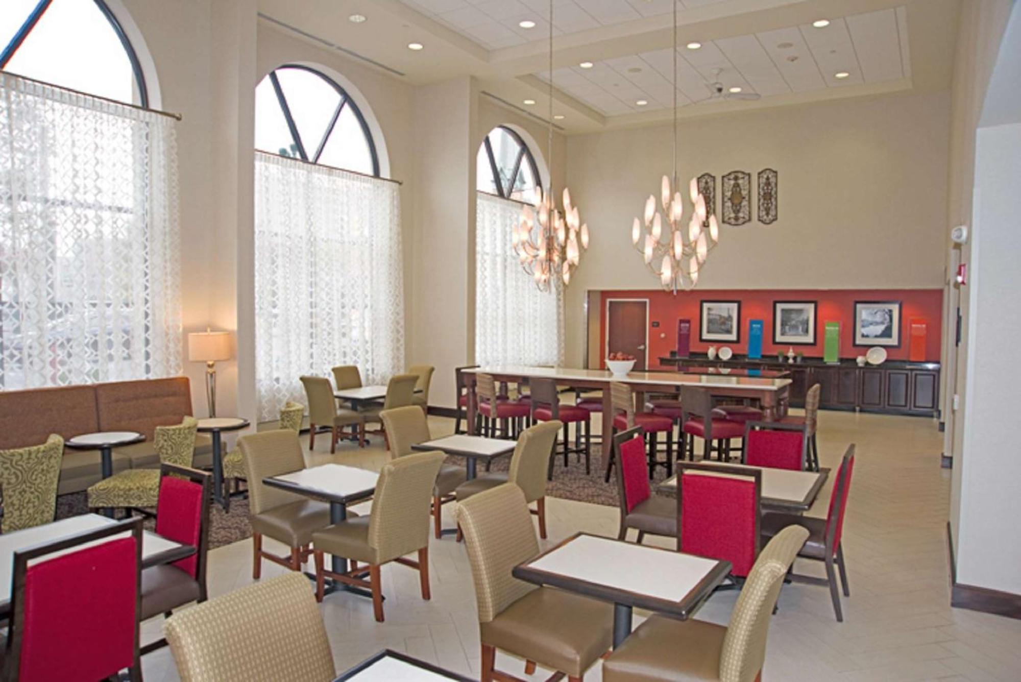 Hampton Inn Schenectady Downtown Екстериор снимка
